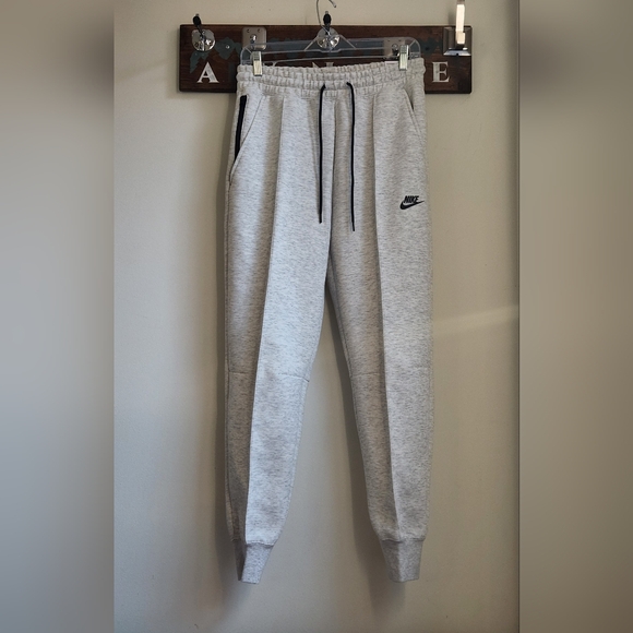 Nike Women's Sportswear Tech Fleece Jogger Pants Grey Size S .. - Picture 1 of 11